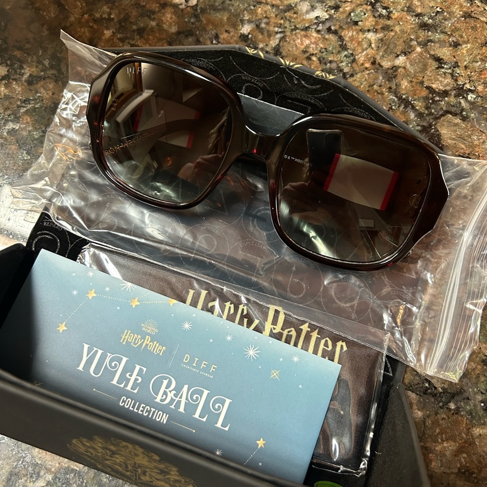 Ron Weasley™ Diff sunglasses NWT